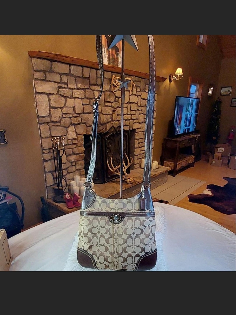 Coach 2009 Signature Turnlock Pocket Swingpack Crossbody Bag Brown F13979